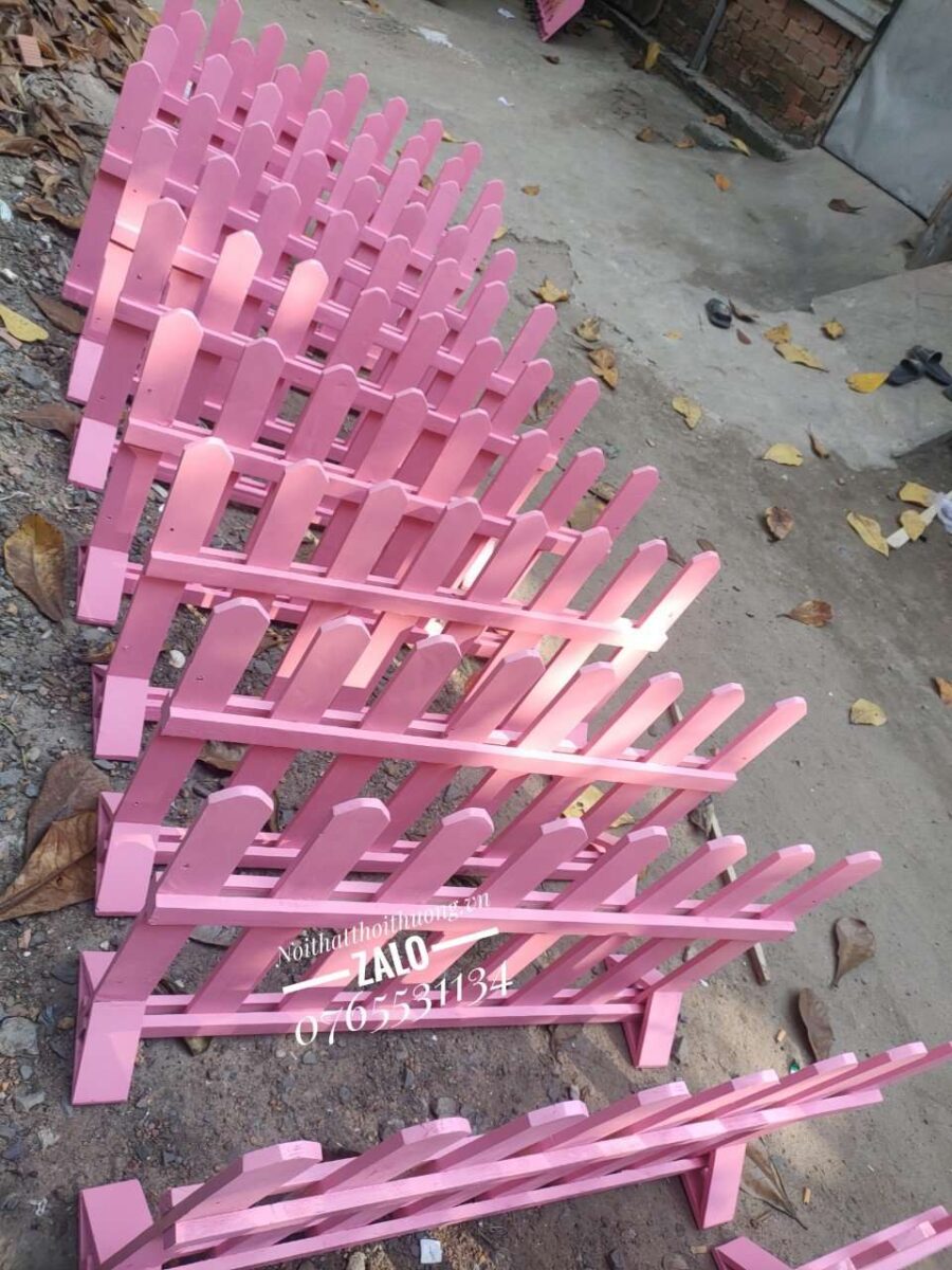 Hàng rào gỗ, trang trí quán