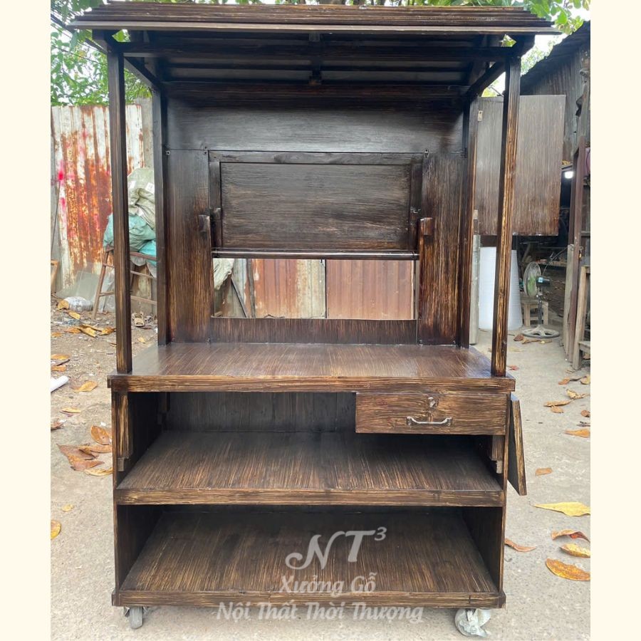 quầy bán nước gỗ thông